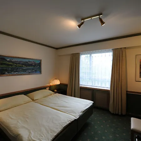 Arlette Beim Hauptbahnhof 2*