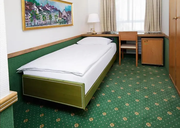 Arlette Beim Hauptbahnhof 2*