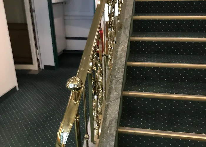 Arlette Beim Hauptbahnhof 2*