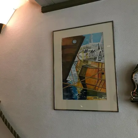Arlette Beim Hauptbahnhof Szálloda 2*