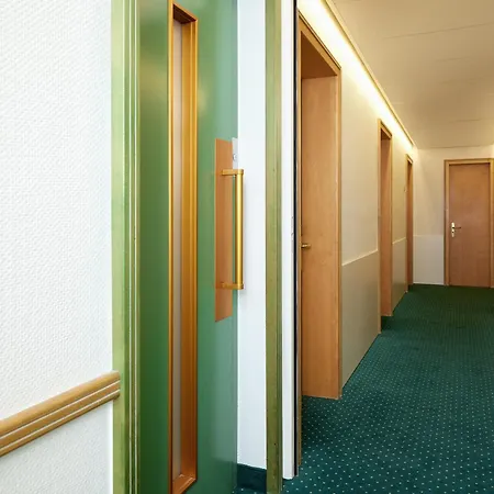 Arlette Beim Hauptbahnhof