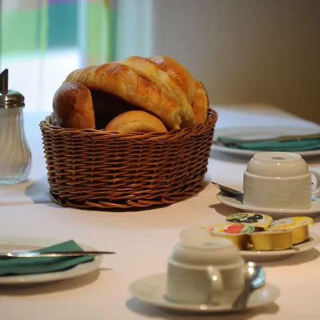 Arlette Beim Hauptbahnhof 2*