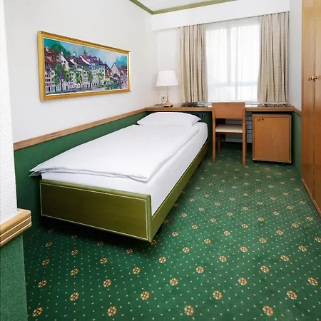 Arlette Beim Hauptbahnhof 2*